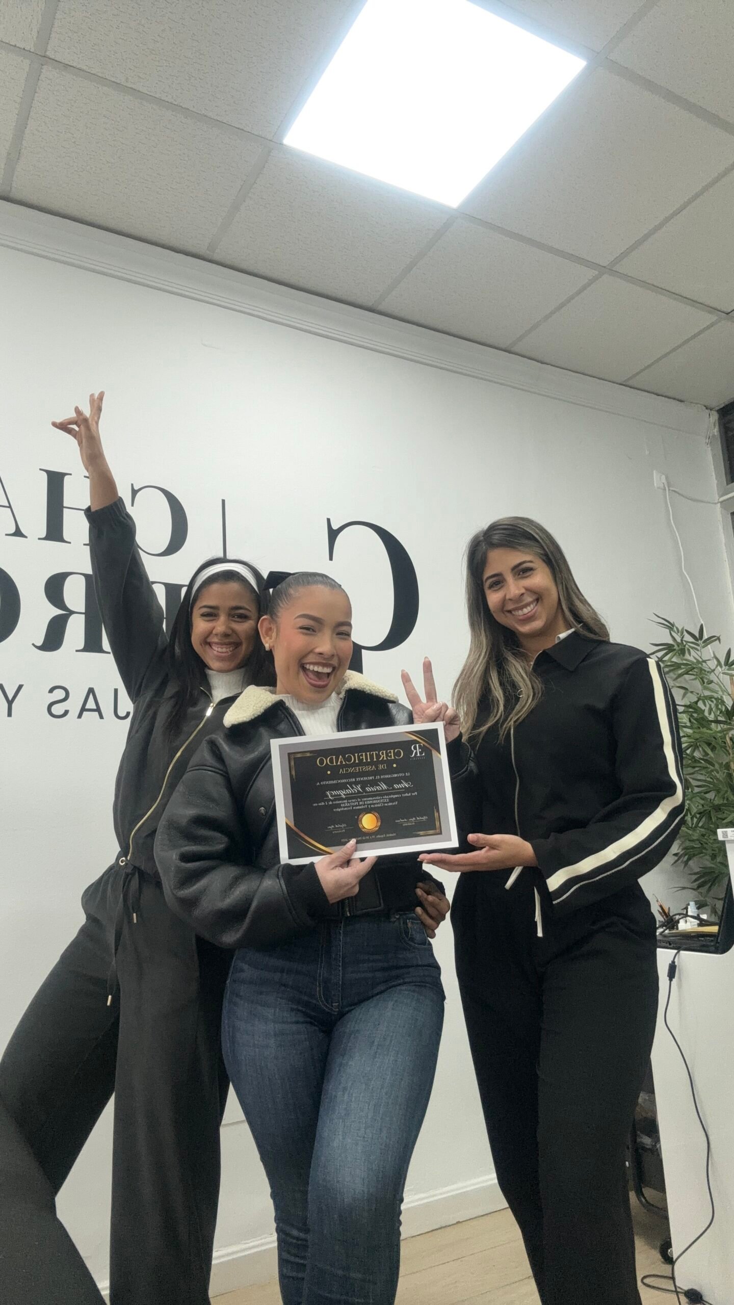 Alumnas certificadas en micropigmentación de cejas Barcelona