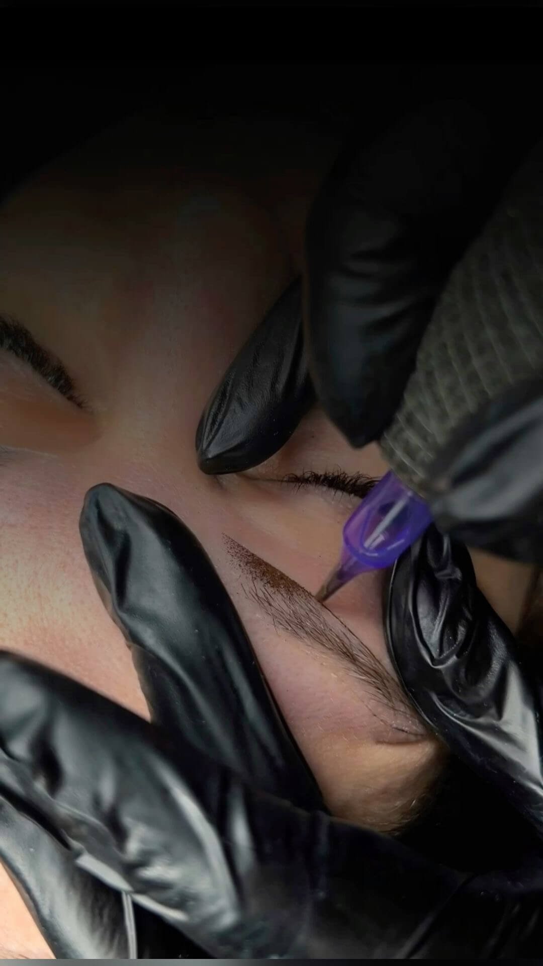Formación presencial de micropigmentación de cejas en Barcelona